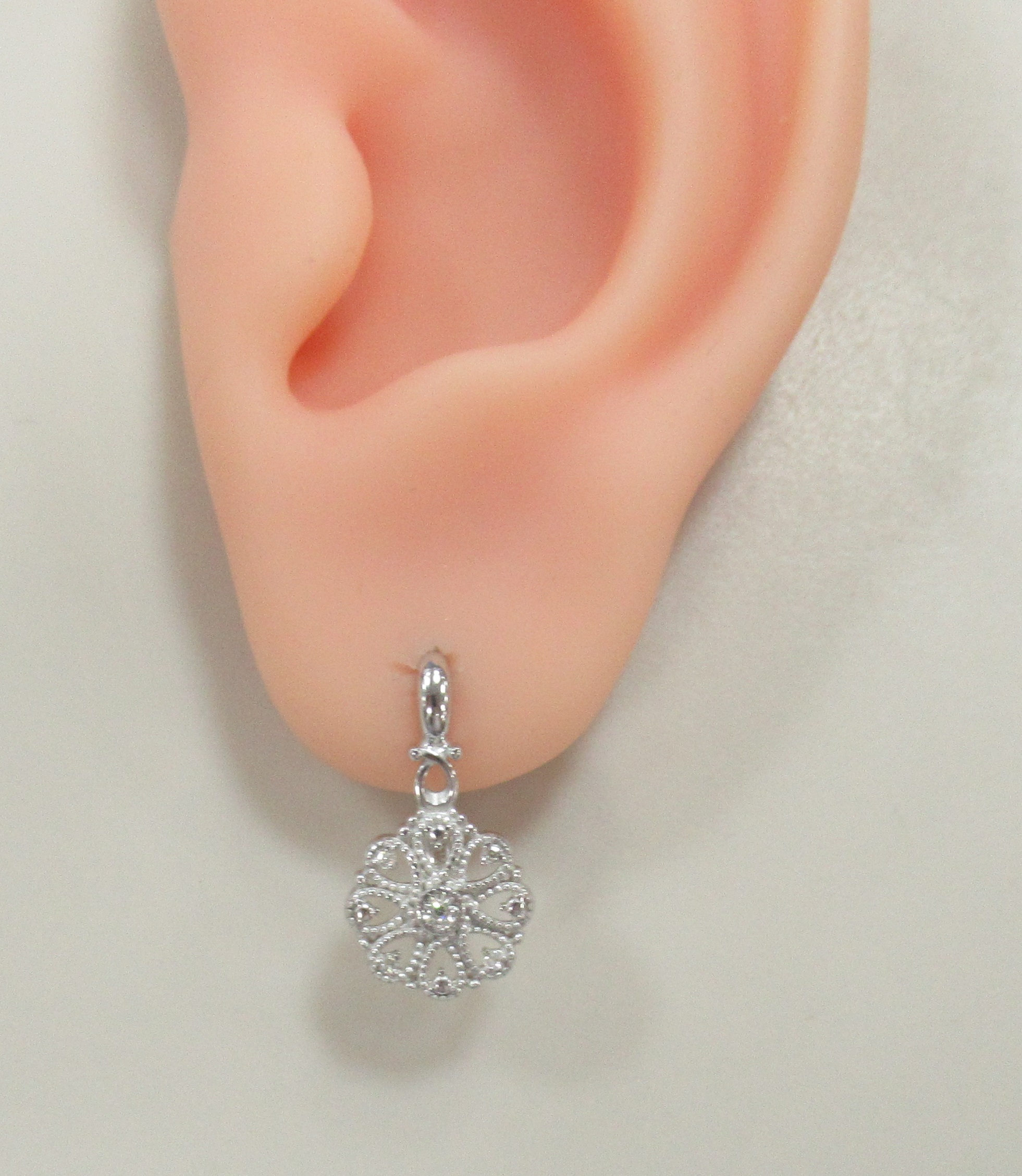 Серебряные серьги с бриллиантами